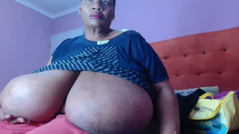 Snapshot of tinagiant chatting on 07/16/26, 07:47 tinagiant online show from 07/16/26, 07:47