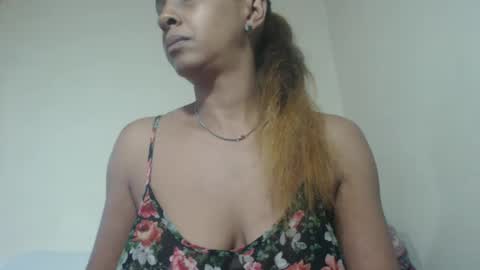 Snapshot of tinaxxxpetitexoxo chatting on 03/01/25, 12:34 Tina online show from 03/01/25, 12:34