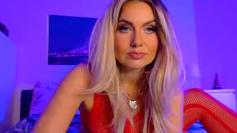 tinkerbell822 online show from 10/03/25, 08:22