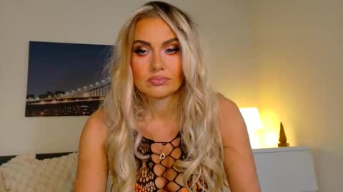 tinkerbell822 online show from 10/27/25, 08:29