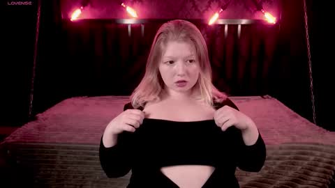 TinkerrBelll online show from 10/06/25, 07:22