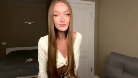 Leila online show from 06/28/26, 03:51