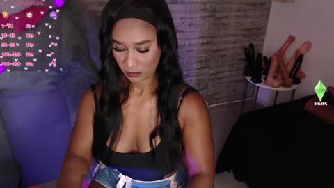 Snapshot of tinna__hottie chatting on 04/24/26, 04:09 Tinna Goddess online show from 04/24/26, 04:09