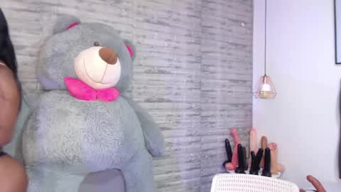 Snapshot of tinna__hottie chatting on 05/05/26, 04:15 Tinna Goddess online show from 05/05/26, 04:15