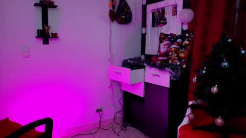 I AM BELLA  ----------- follow my  IG  TINNS 69 online show from 12/07/24, 11:23