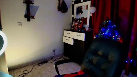 I AM BELLA  ----------- follow my  IG  TINNS 69 online show from 12/29/24, 01:02