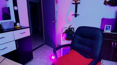 I AM BELLA  ----------- follow my  IG  TINNS 69 online show from 01/08/25, 02:03