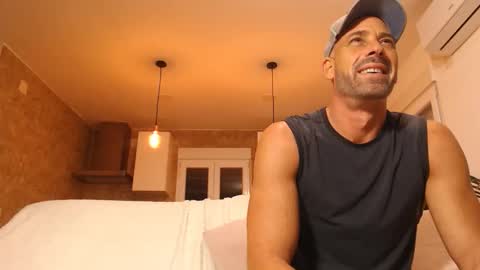 tinoclandestino online show from 11/22/25, 05:34