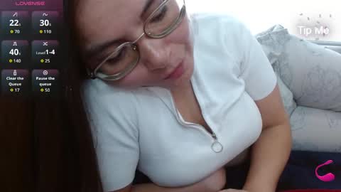 Tiny Caroline online show from 04/17/26, 09:07