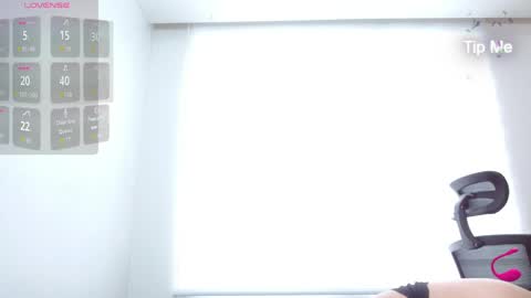 Tiny Caroline online show from 05/18/26, 09:42