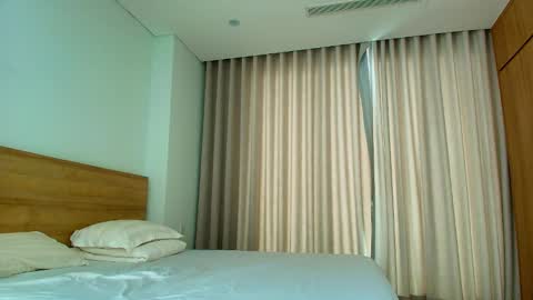 Lia online show from 12/10/24, 02:27