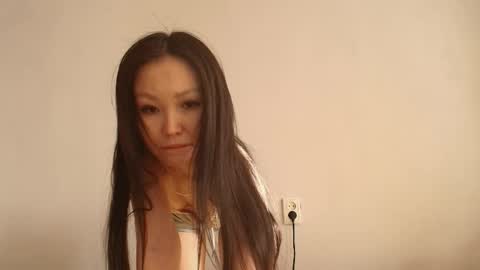 Lia online show from 05/01/26, 03:33