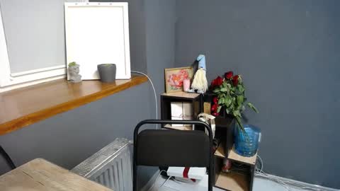 Gloria online show from 02/28/25, 02:53