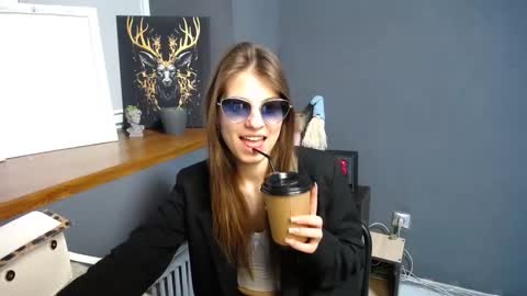 Gloria online show from 03/10/25, 07:21