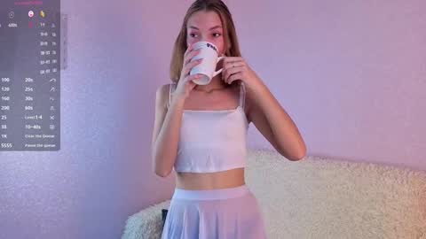 Lily online show from 10/06/25, 05:38