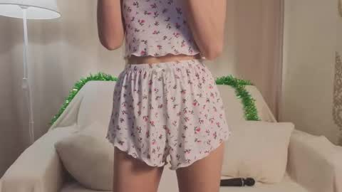 Lily online show from 01/12/26, 06:02