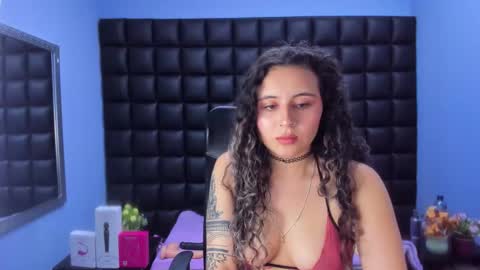 Snapshot of tiny_love_ chatting on 02/15/26, 04:42 tiny online show from 02/15/26, 04:42