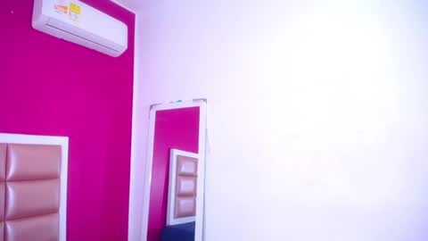 Snapshot of tiny_sarah1 chatting on 11/13/25, 08:08 tiny_sarah1 online show from 11/13/25, 08:08