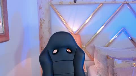 Thomm  Independent Model online show from 07/16/26, 12:49