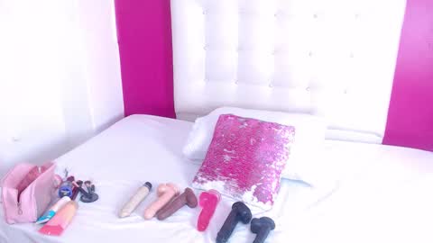 tiny_whore18 online show from 09/25/25, 02:32