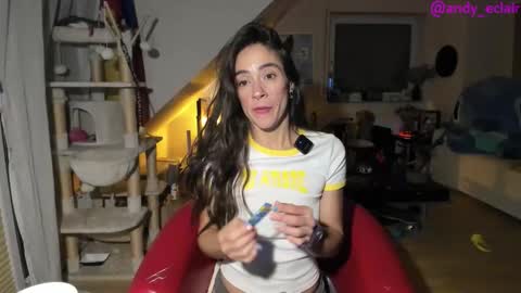 Snapshot of tiny_williams chatting on 10/08/25, 04:32 Tiny online show from 10/08/25, 04:32