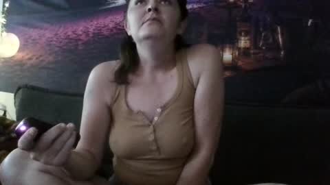 Snapshot of tinyassbossymilf chatting on 06/27/26, 05:07 tinyassbossymilf online show from 06/27/26, 05:07
