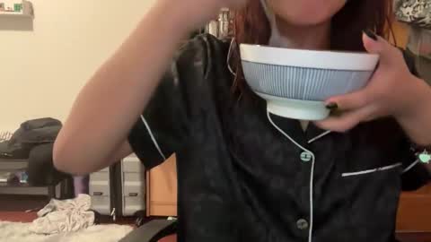 tinydaisy22 online show from 11/29/25, 08:01