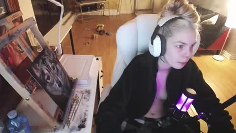 stage Kylie Sinner  brand CLITBAIT online show from 02/18/25, 03:31