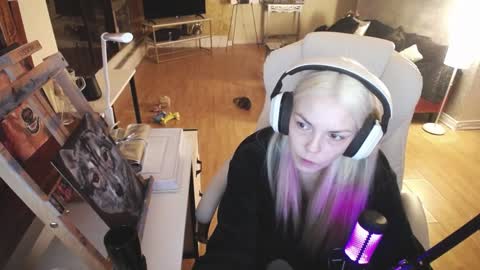 stage Kylie Sinner  brand CLITBAIT online show from 02/26/25, 12:38