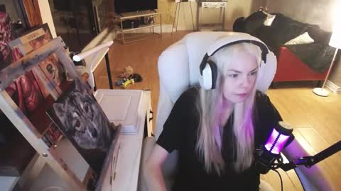 stage Kylie Sinner  brand CLITBAIT online show from 02/27/25, 04:09