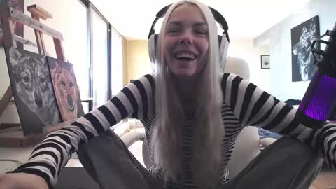 stage Kylie Sinner  brand CLITBAIT online show from 10/03/25, 04:48