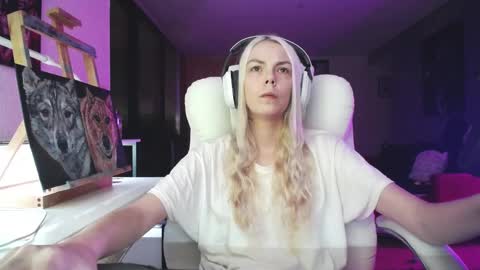 stage Kylie Sinner  brand CLITBAIT online show from 10/05/25, 10:40