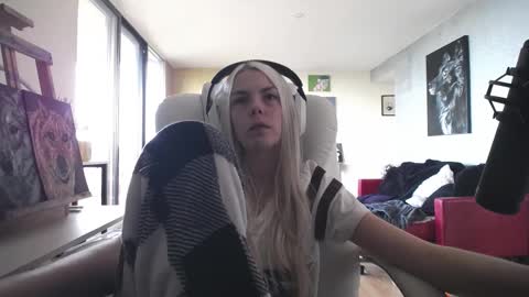 stage Kylie Sinner  brand CLITBAIT online show from 10/14/25, 01:12