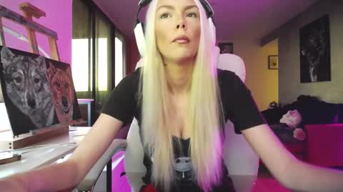 stage Kylie Sinner  brand CLITBAIT online show from 10/24/25, 09:33