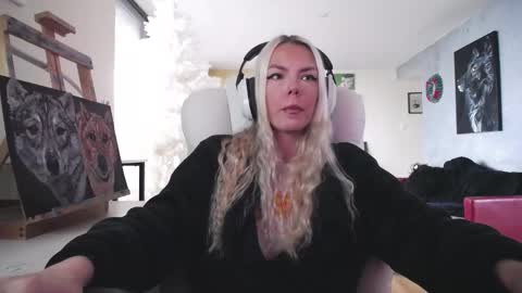 stage Kylie Sinner  brand CLITBAIT online show from 11/08/25, 07:12