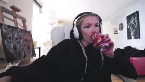 stage Kylie Sinner  brand CLITBAIT online show from 11/10/25, 07:02