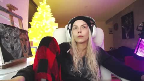 stage Kylie Sinner  brand CLITBAIT online show from 11/20/25, 04:12