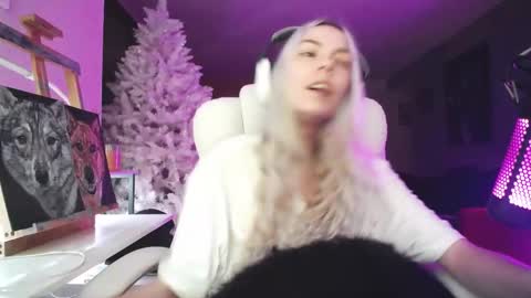 stage Kylie Sinner  brand CLITBAIT online show from 11/21/25, 10:52