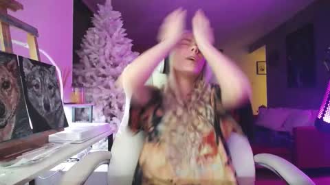 stage Kylie Sinner  brand CLITBAIT online show from 11/26/25, 12:11