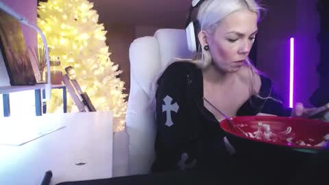 stage Kylie Sinner  brand CLITBAIT online show from 02/03/26, 02:53