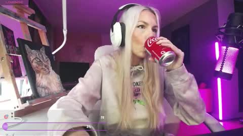 stage Kylie Sinner  brand CLITBAIT online show from 03/03/26, 07:58