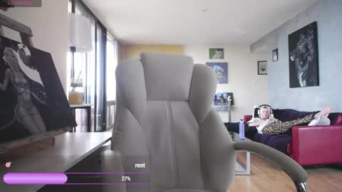 Snapshot of tinykylie chatting on 05/19/26, 02:01 stage Kylie Sinner brand CLITBAIT online show from 05/19/26, 02:01