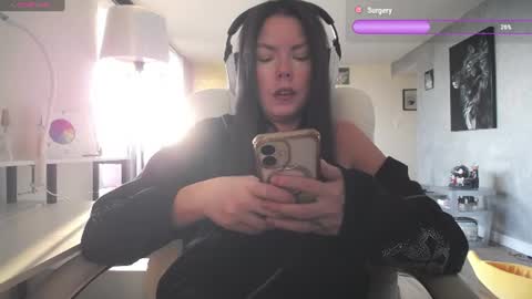 Snapshot of tinykylie chatting on 07/09/26, 11:20 stage Kylie Sinner brand CLITBAIT online show from 07/09/26, 11:20