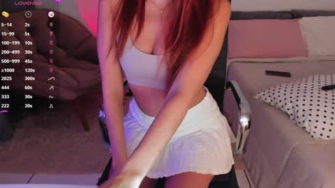 Snapshot of tinylittlesecret chatting on 01/03/25, 11:57 Giulia online show from 01/03/25, 11:57