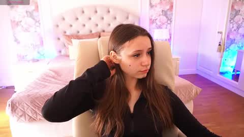 tinynataliee online show from 04/05/26, 05:59