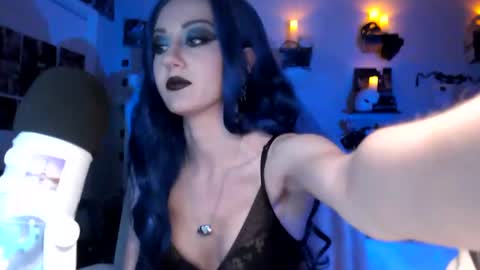 Dahlia Browne online show from 11/01/25, 07:54