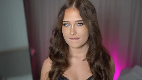 Lili online show from 12/01/25, 02:44