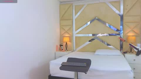 Tiphani Walker online show from 11/28/25, 11:18