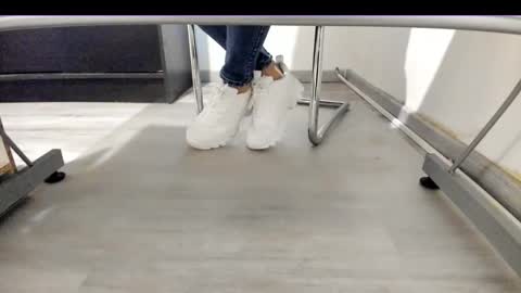 Snapshot of tired33 chatting on 09/14/25, 04:39 Anna online show from 09/14/25, 04:39