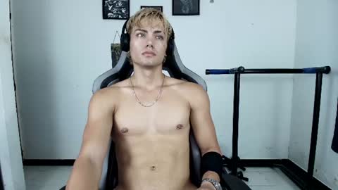 Snapshot of titan_fitness chatting on 08/09/26, 09:20 Kevin online show from 08/09/26, 09:20